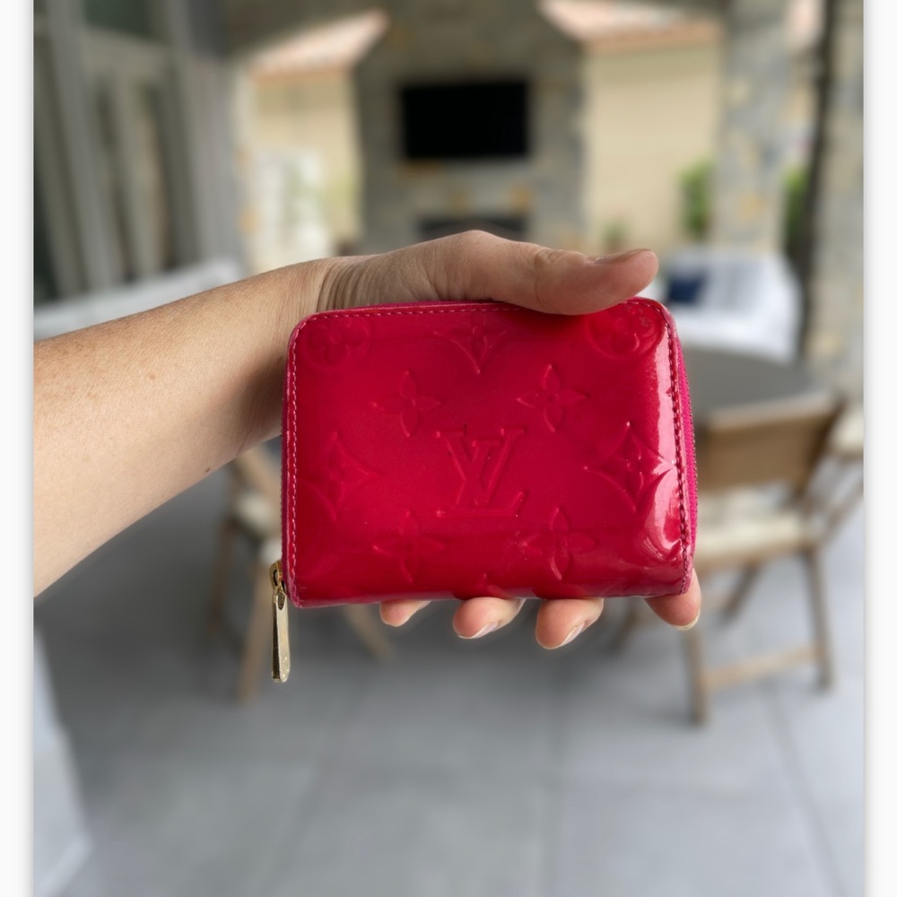 Authentic Louis Vuitton Pomme D'amour Monogram Vernis  Card Zippy Wallet.